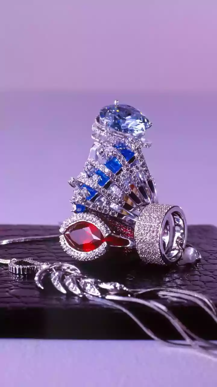 Milan Menswear: Brooches and Bling Take Center Stage