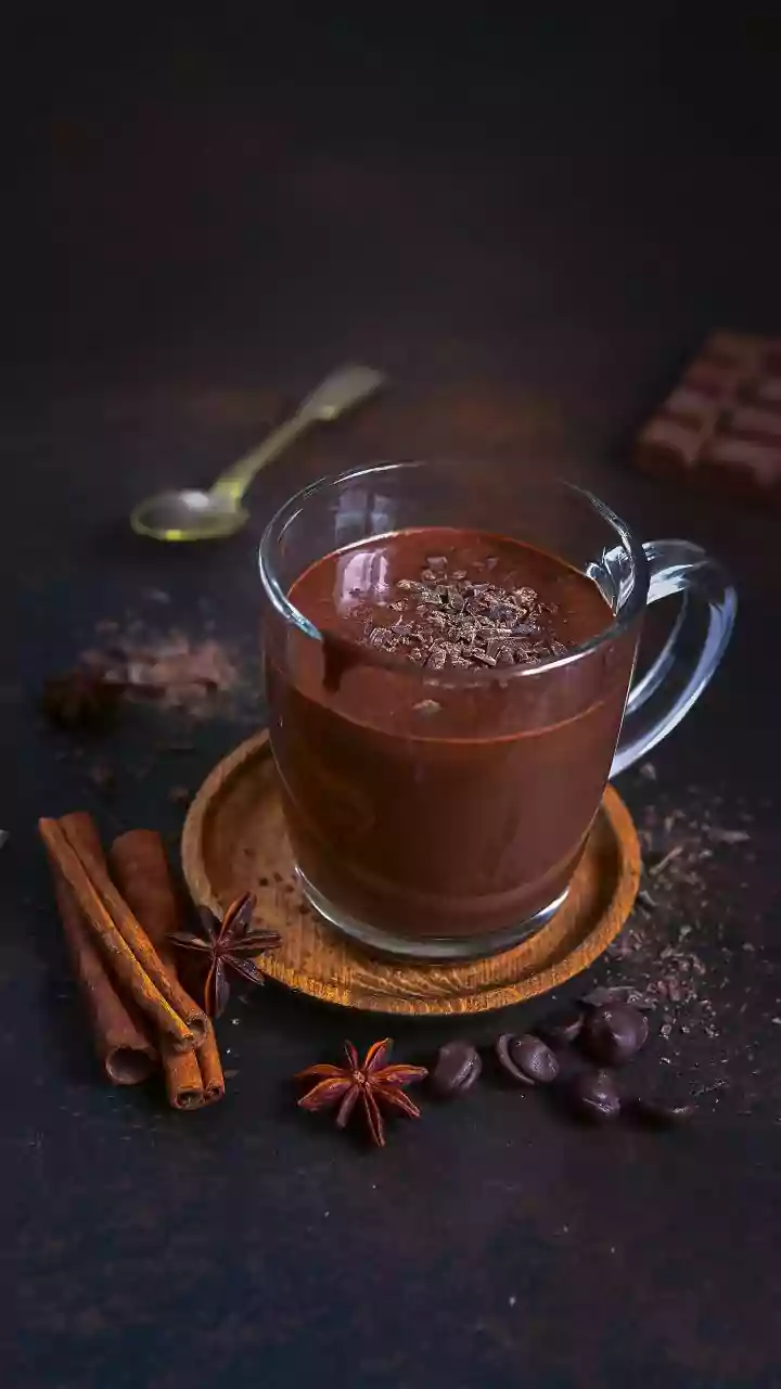Chocolate quente de micro-ondas: a receita de 2 minutos que fica igual à de cafeteria
