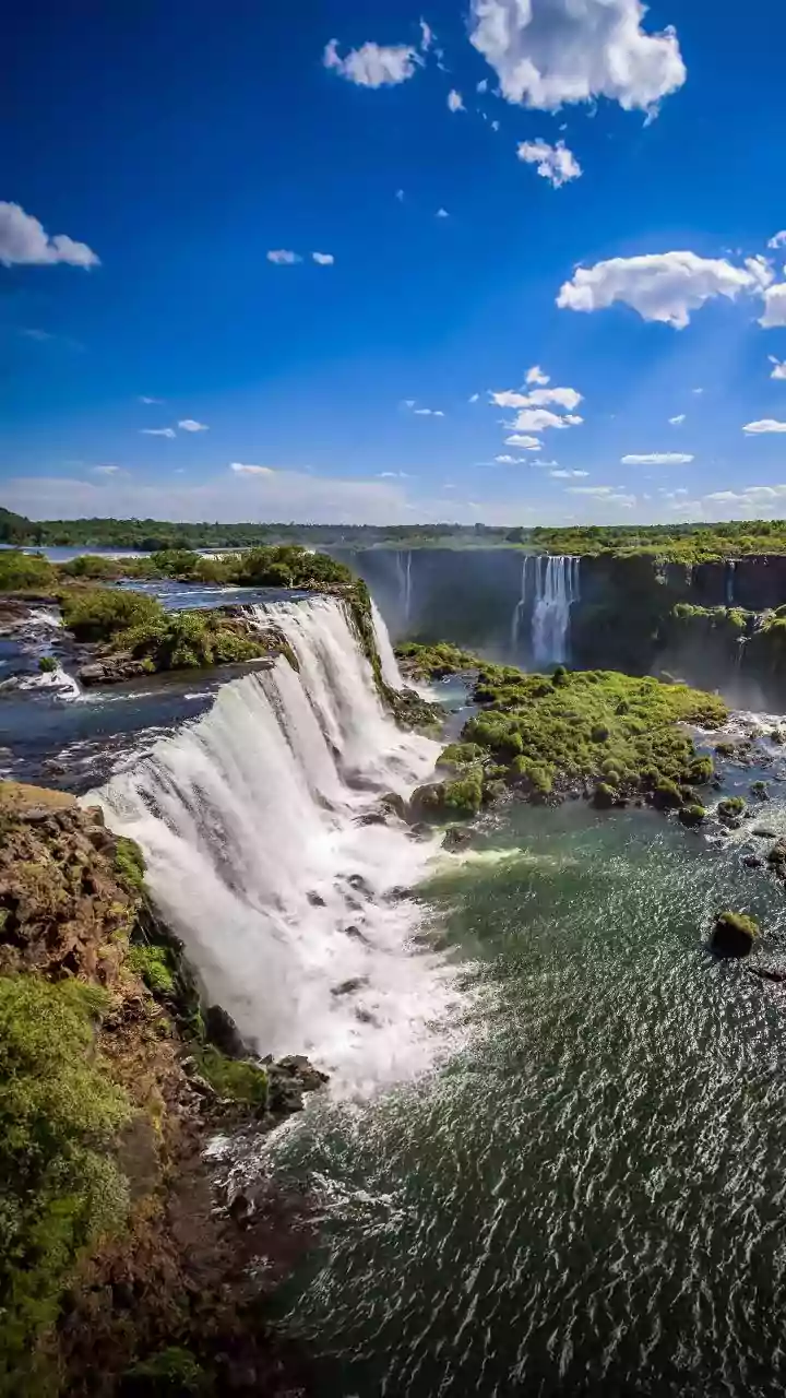 Cataratas do Iguaçu atingem maior vazão do ano e passarela é interditada