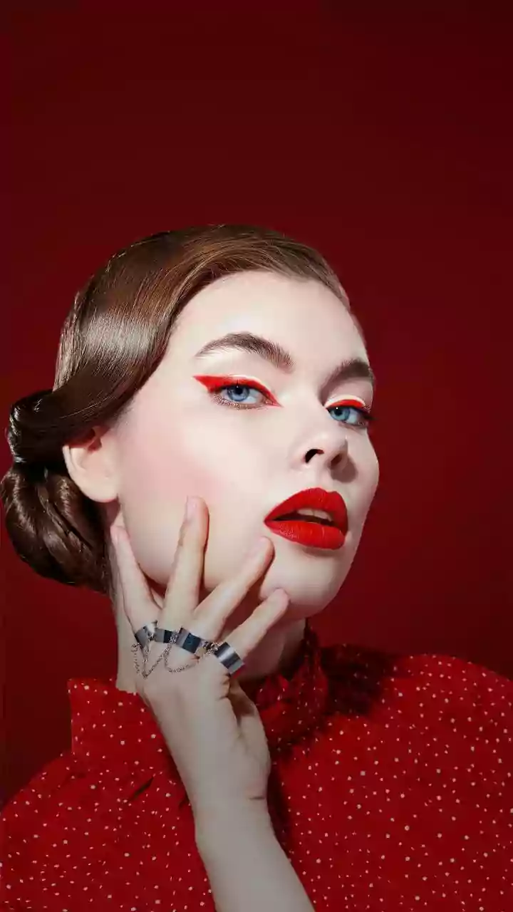 Decoding Style: 7 Trends Redefining Fashion & Beauty