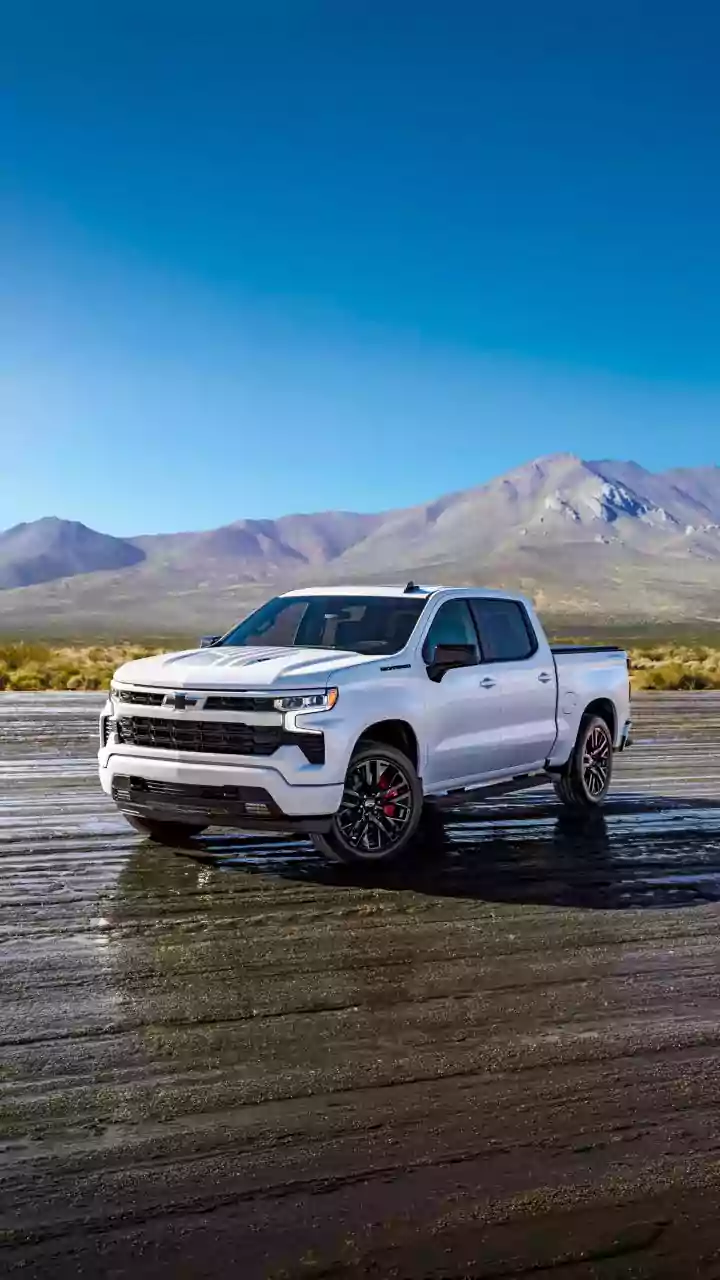 Chevrolet Silverado gigante atropela Lamborghini nos EUA e dona nem percebe