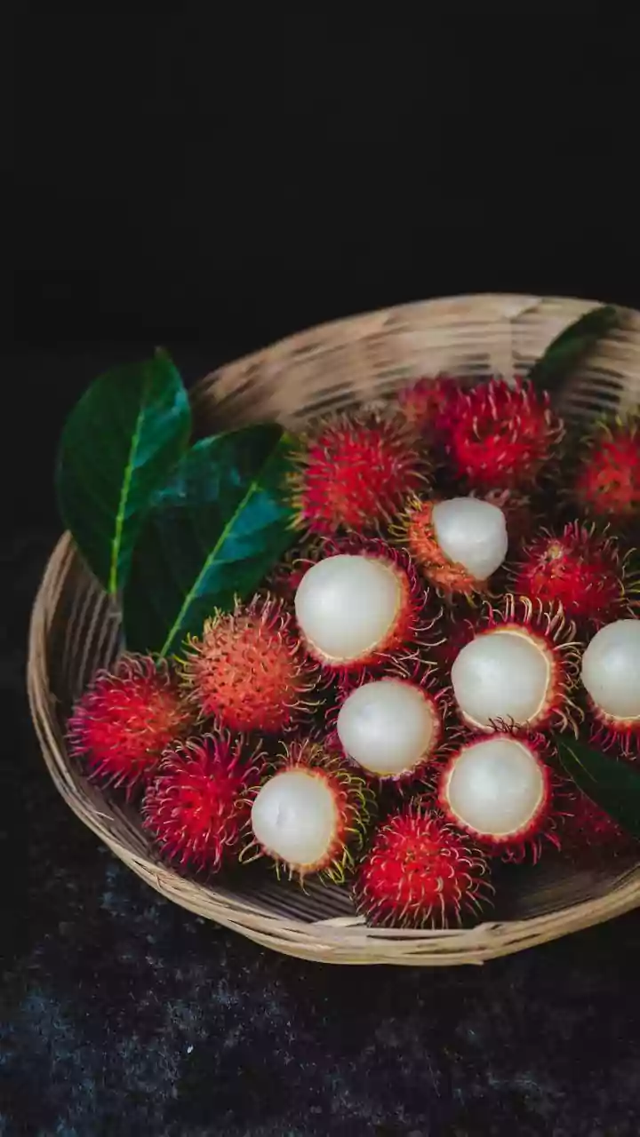 Lychee Flesh Should Be Translucent, Juicy and Sweet After Peeling