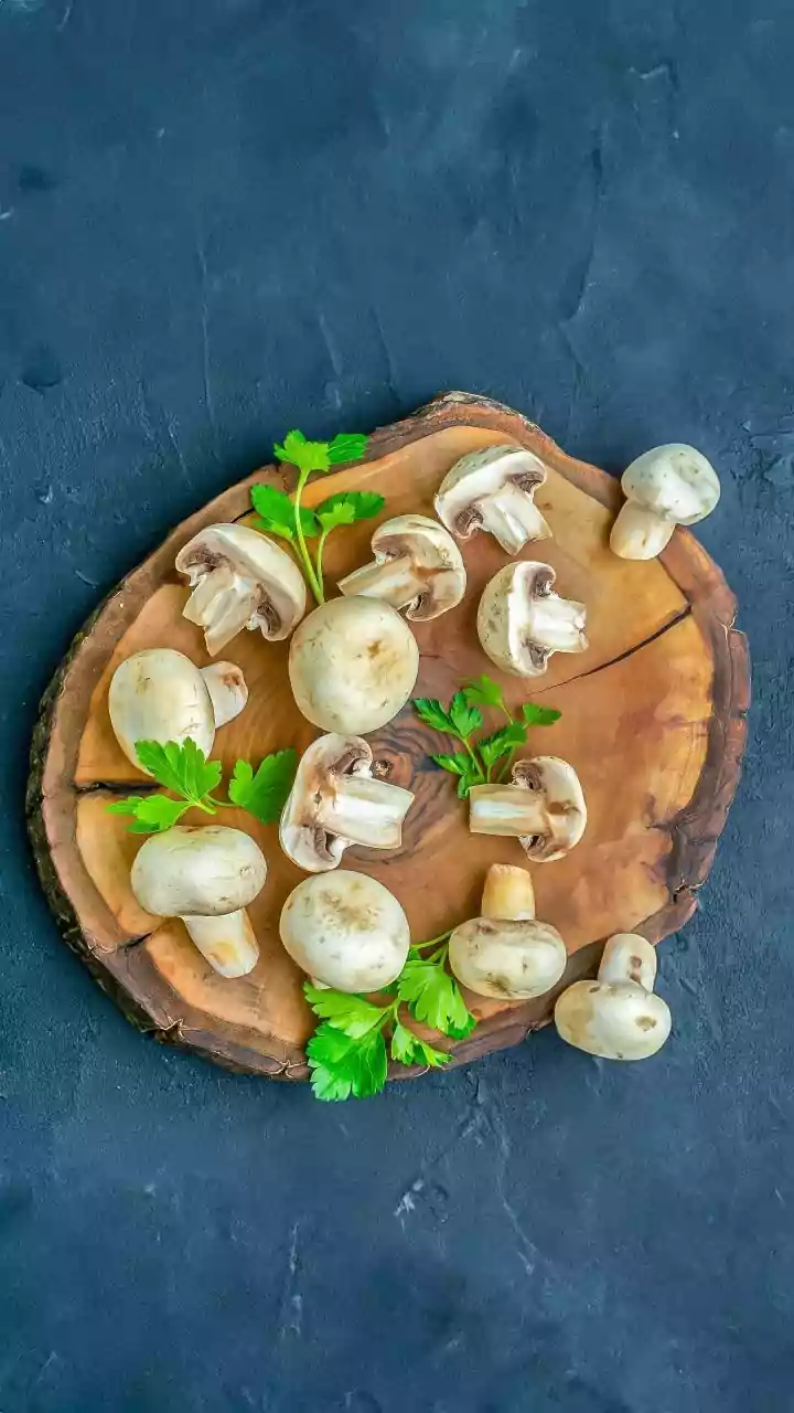 Button vs. Oyster: Nutritional Showdown!