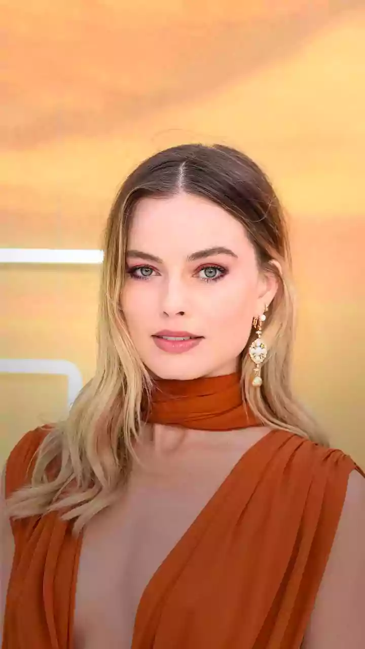 Margot Robbie's Taj Mahal Necklace: A Cultural Discussion
