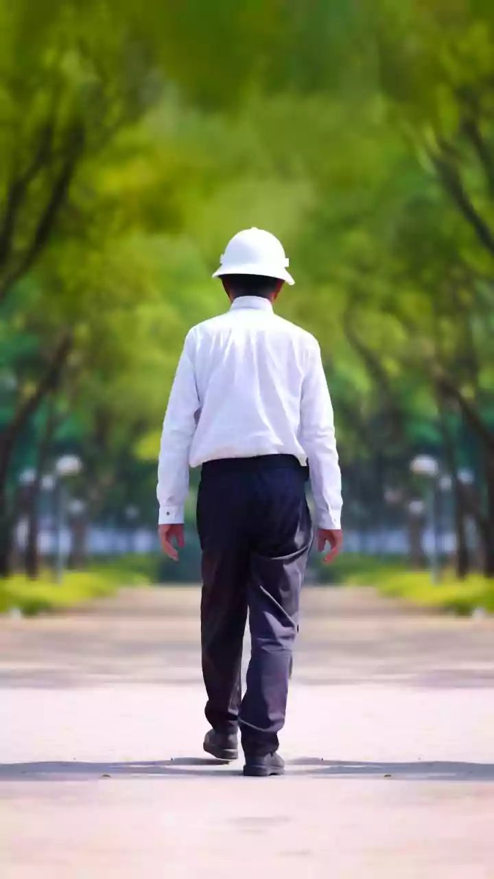 66-Year-Old Retired Clerk's Global Adventures Funded by Delivery Hustle