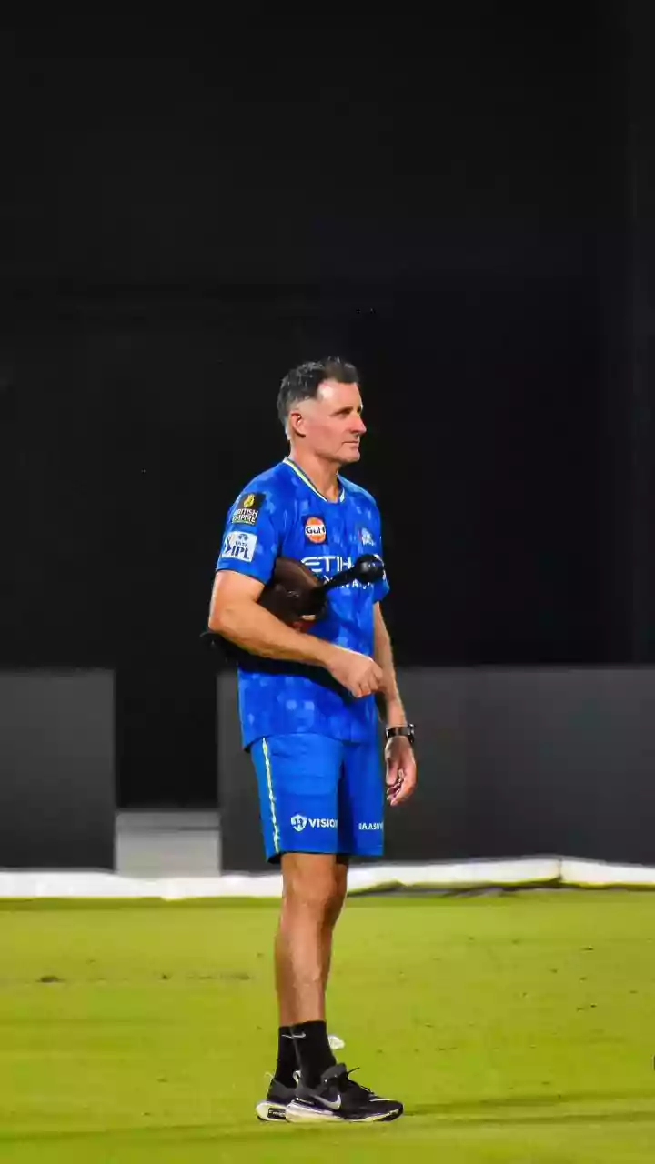 Stephen Fleming approaches Mike Hussey for England batting coach role: Report