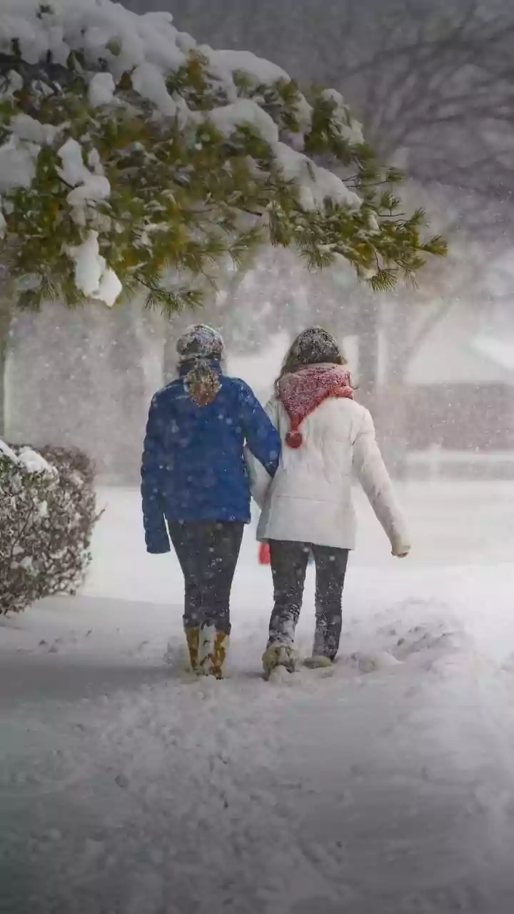 Winter storm snarls US holiday travel across Northeast, Great Lakes