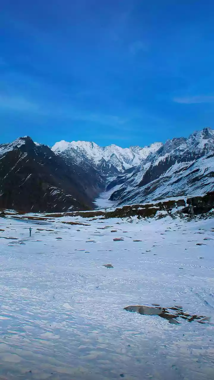 Nelong Valley Unveiled: Year-Round Access with Winter Visitor Limits