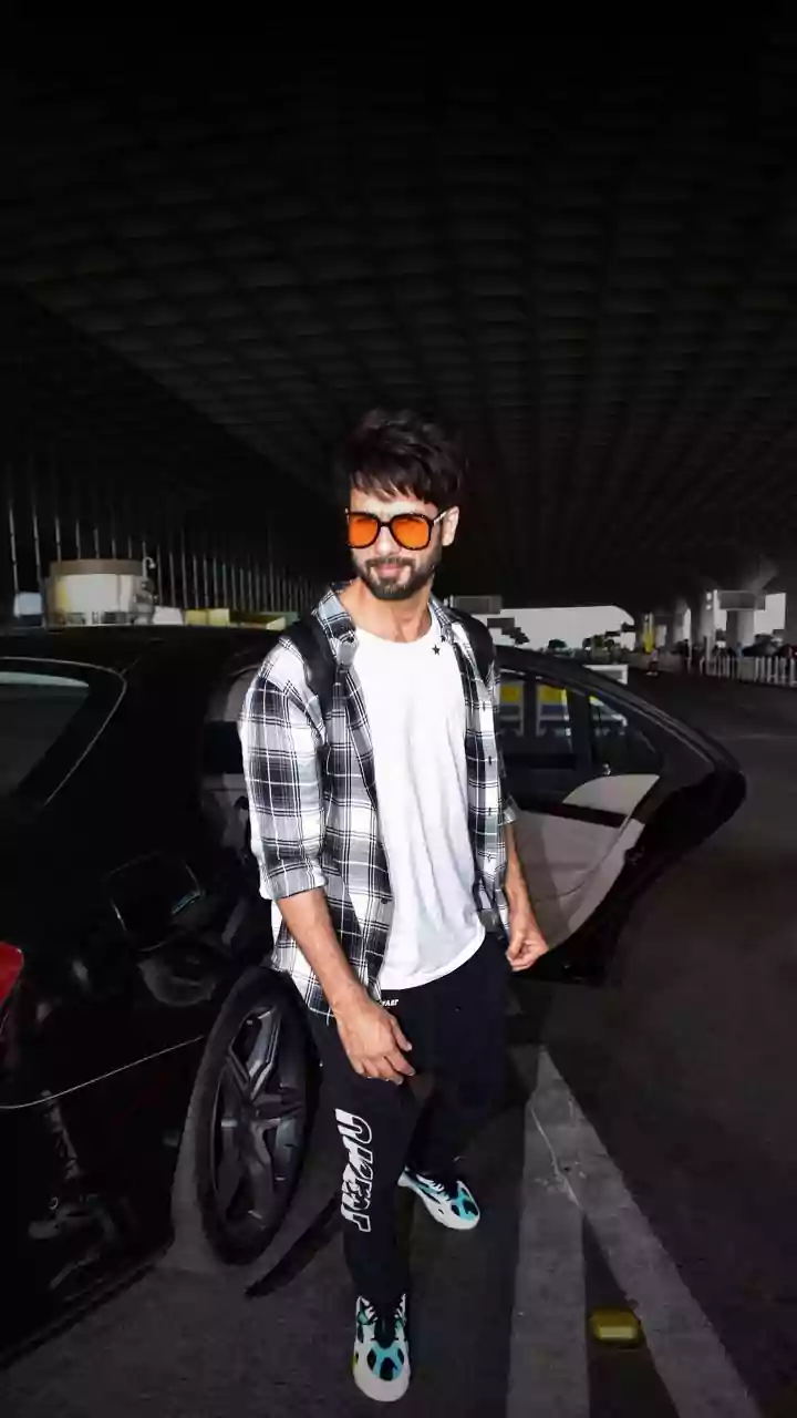 Kartik Aaryan Turns Airport Into His Runway For Tu Meri Main Tera Main Tera Tu Meri Promotions