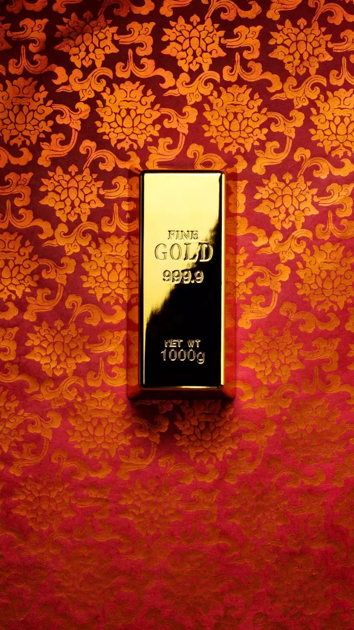 Gold falls to Rs 1,32,600/10g amid subdued demand in Delhi markets