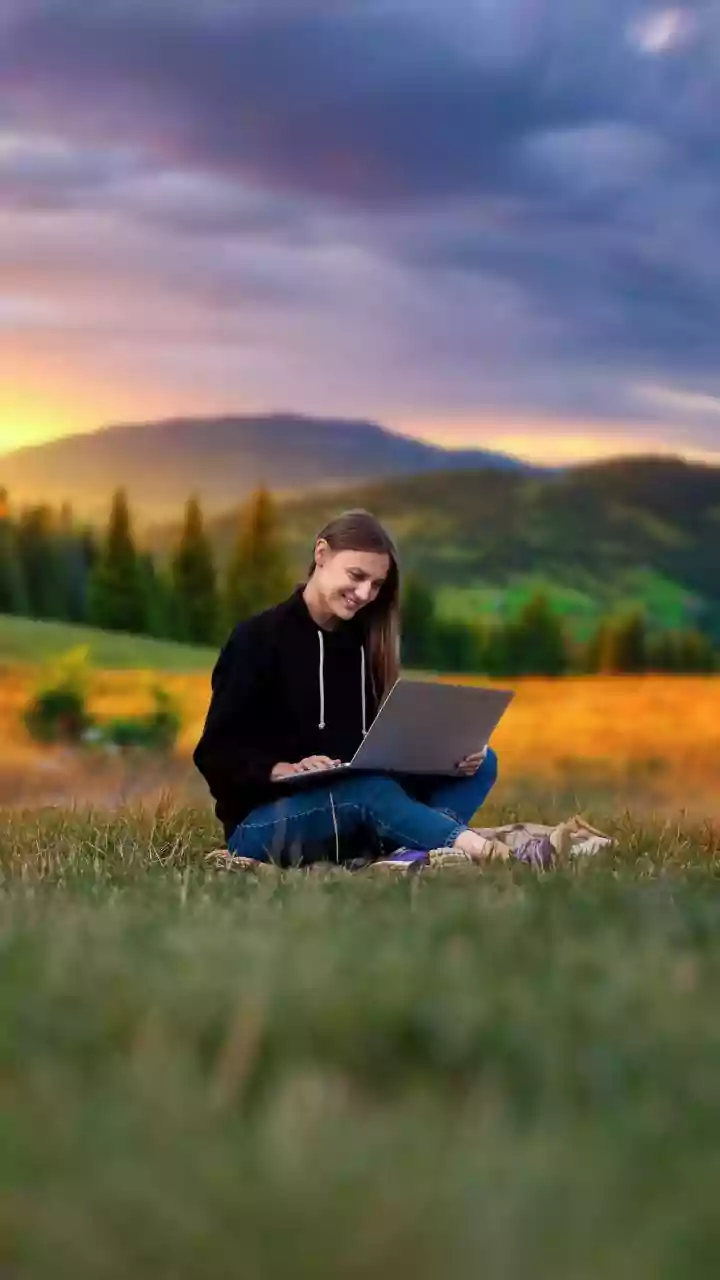 How Young Freelancers Create International Portfolio Websites Without Writing Any Code