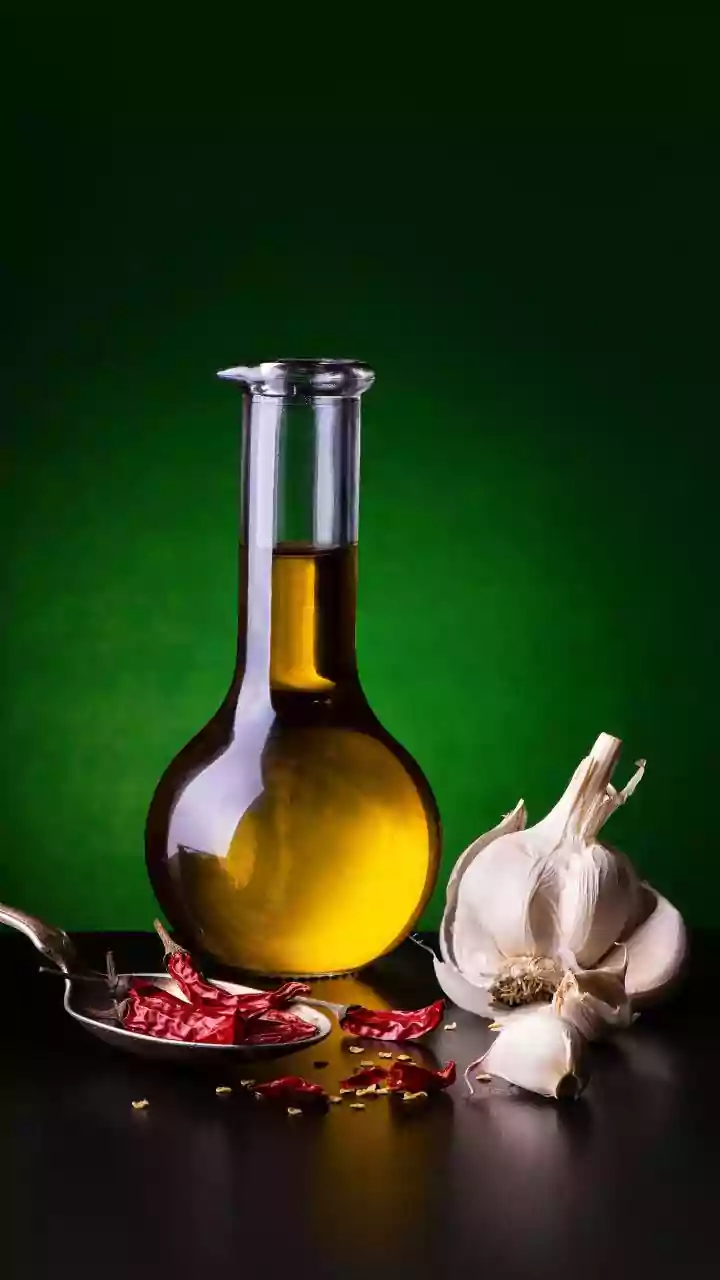 The Condiment Shift: Why Smoked Chili Oils And Fermented Garlic Honey Dominate Indian Pizzerias
