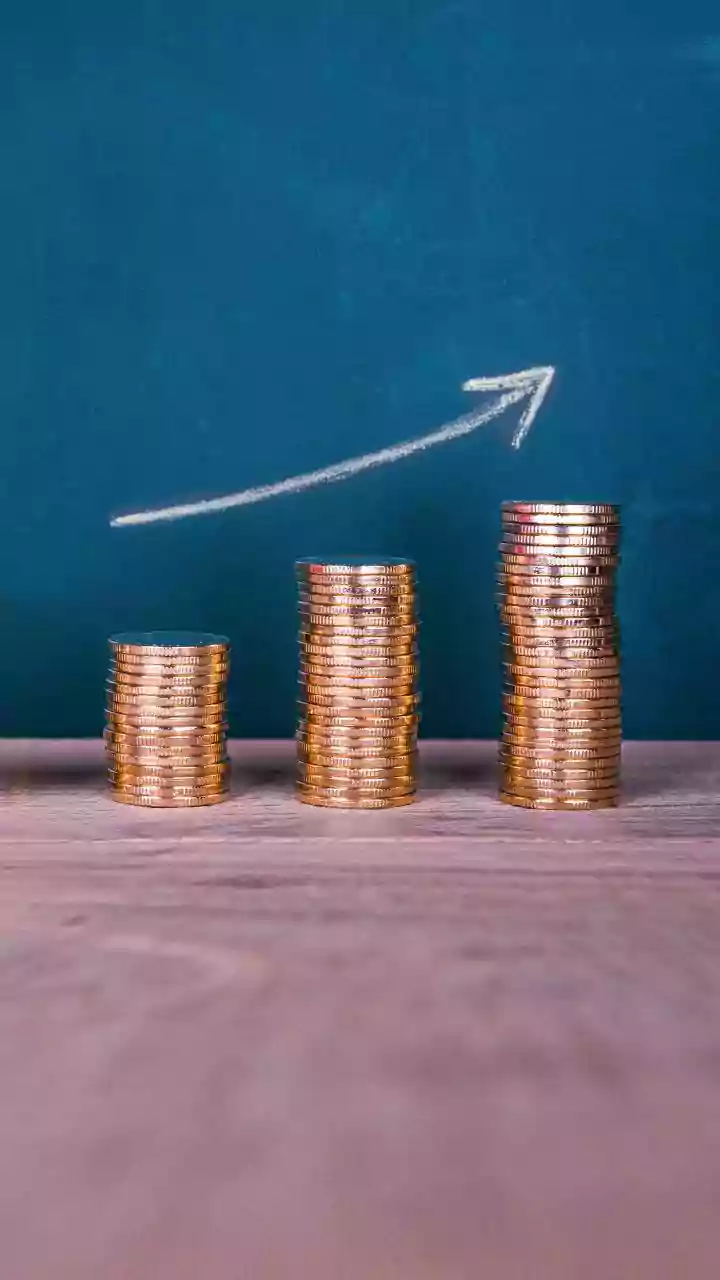 Gold's Dip & Rise: Decoding the Precious Metal's Price Swings