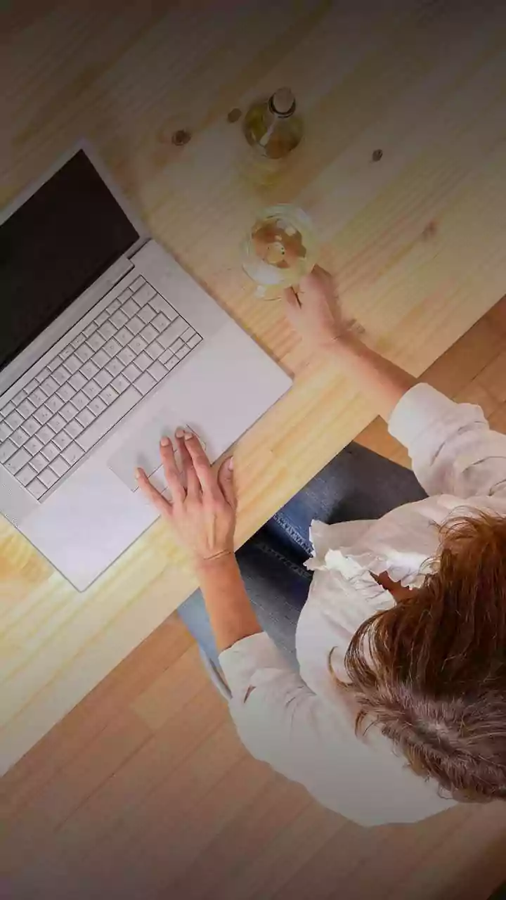 Senior Freelancers Use 'Quiet Luxury' LinkedIn Profiles To Secure High-Value International Client Contracts