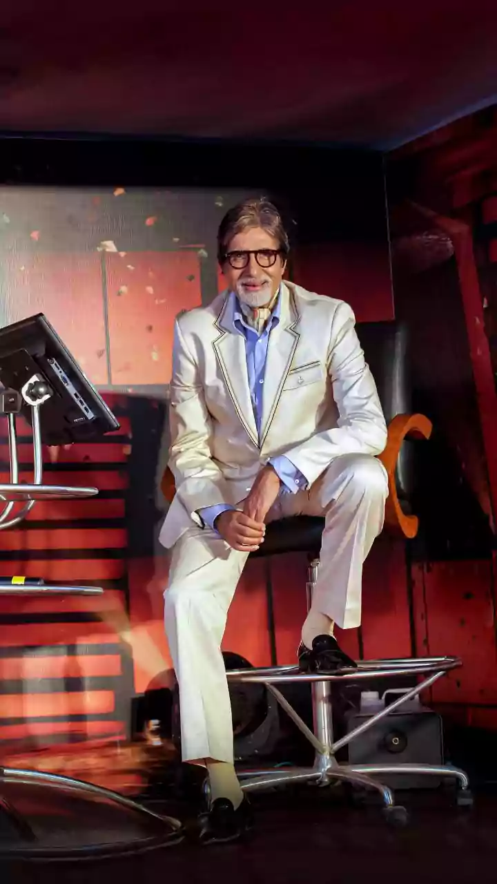 Ikkis FIRST Review: 'Eyes Filled With Tears Of Joy And Pride', Amitabh Bachchan Praises Grandson Agastya Nanda's Film