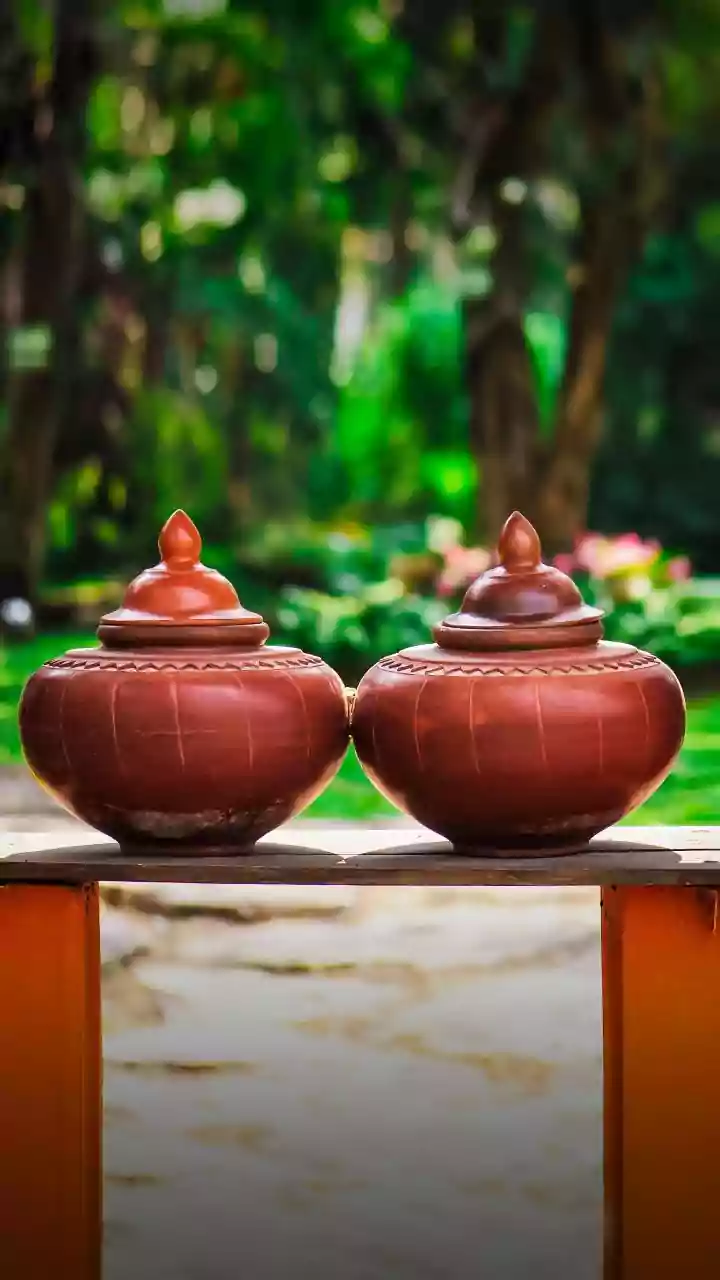 The Ancient Secret: How Clay Pots Keep Water Naturally Cool in Scorching Summers