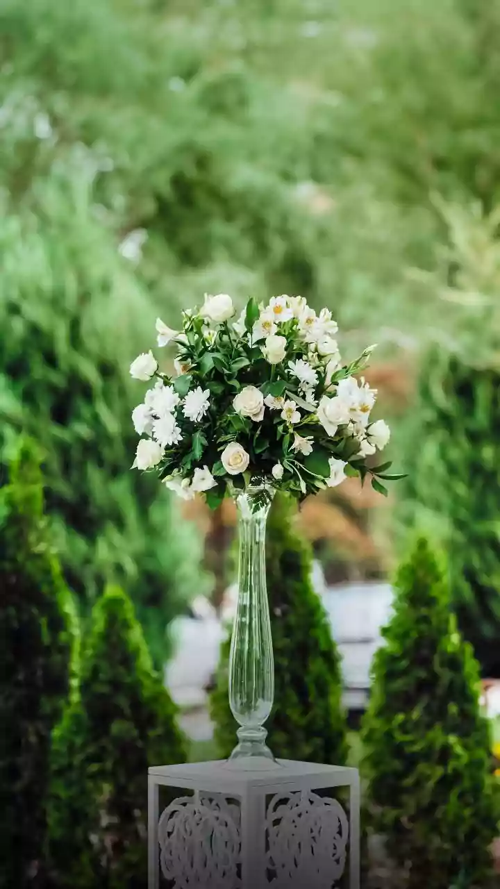 Long Events Need Flowers That Can Hold Their Form
