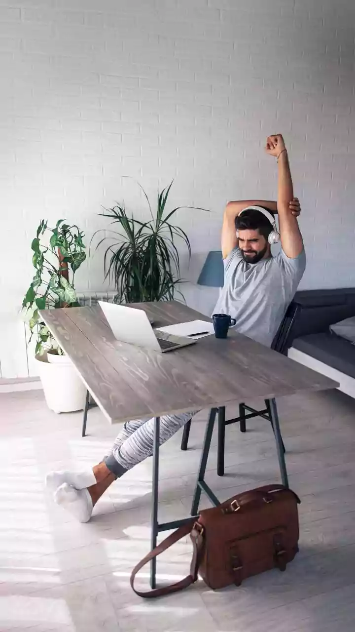 How Young Freelancers Gain Foreign Clients By Creating Clean No-Code Websites