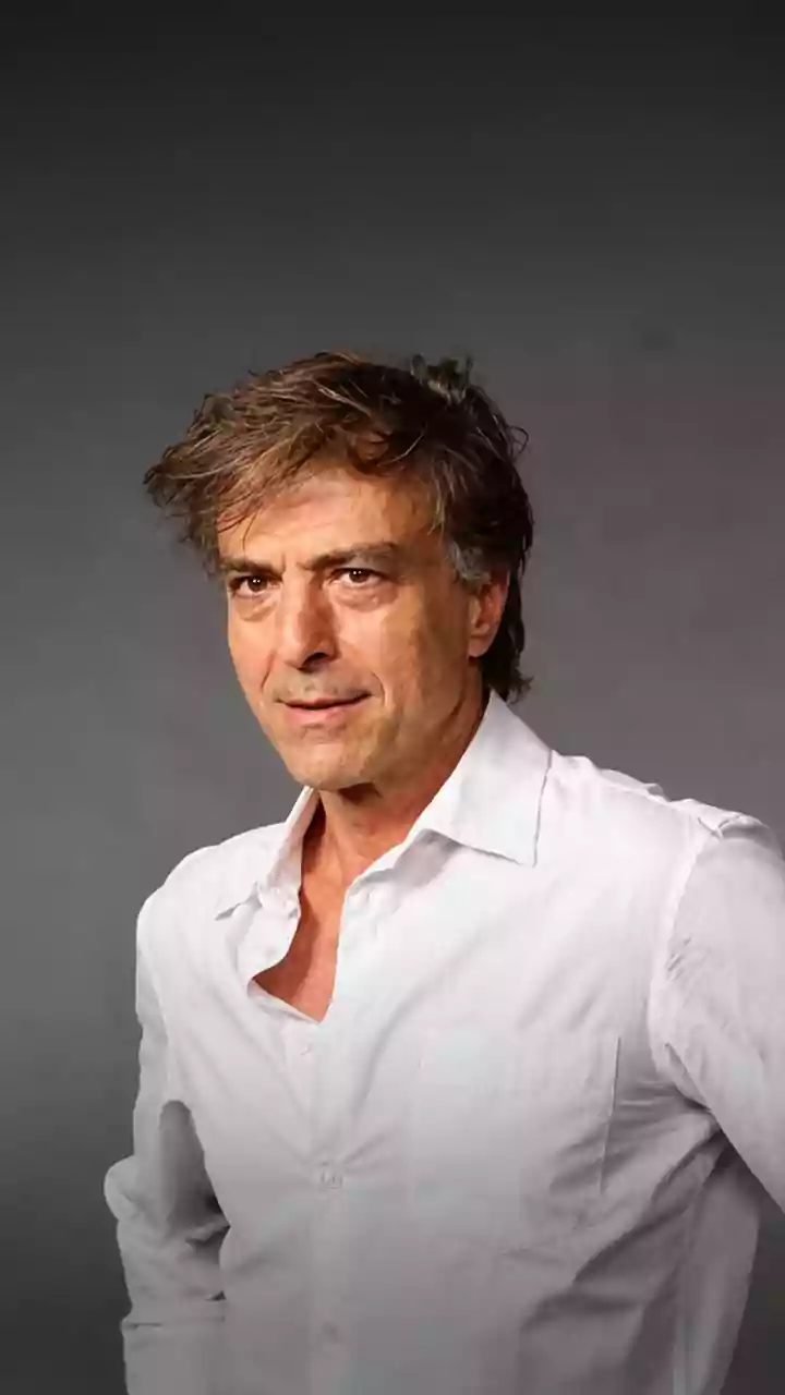 Ex-galã da Globo, sumido das novelas, reaparece na Flip