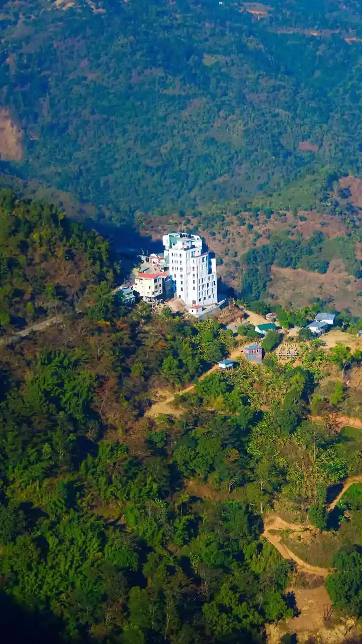 Musafir Cafe Gives Travellers a New Reason to Explore Jharipani