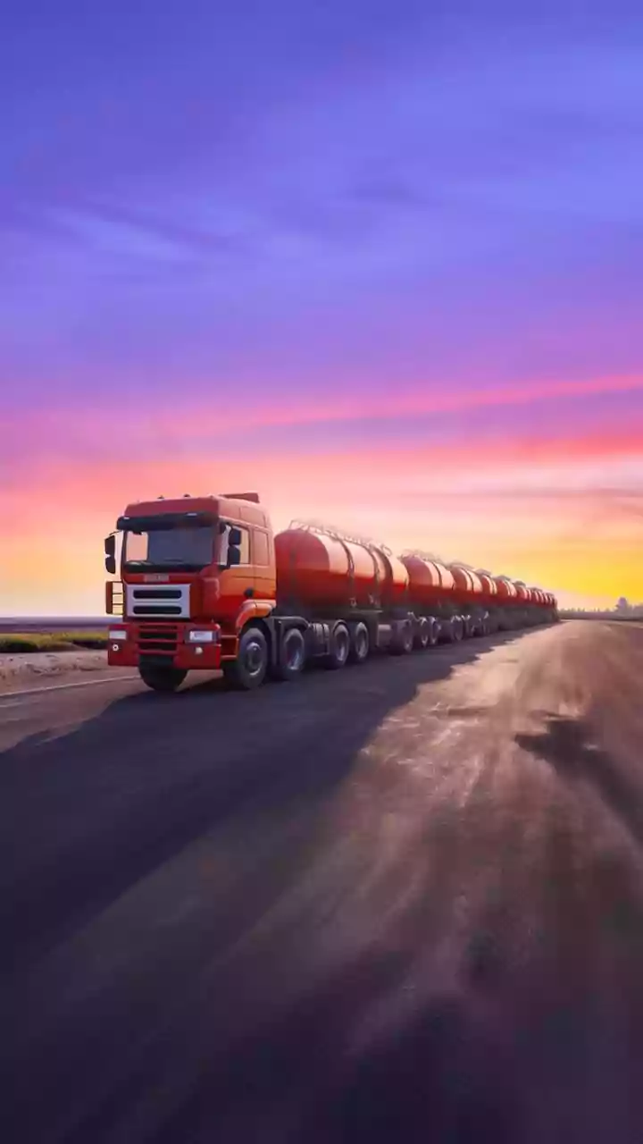 Indore News: IMC Worker Refills 'Piyau' Pots From Tanker Carrying 'Unfit For Drinking' Warning; Video Viral After 15 Deaths In Bhagirathpura