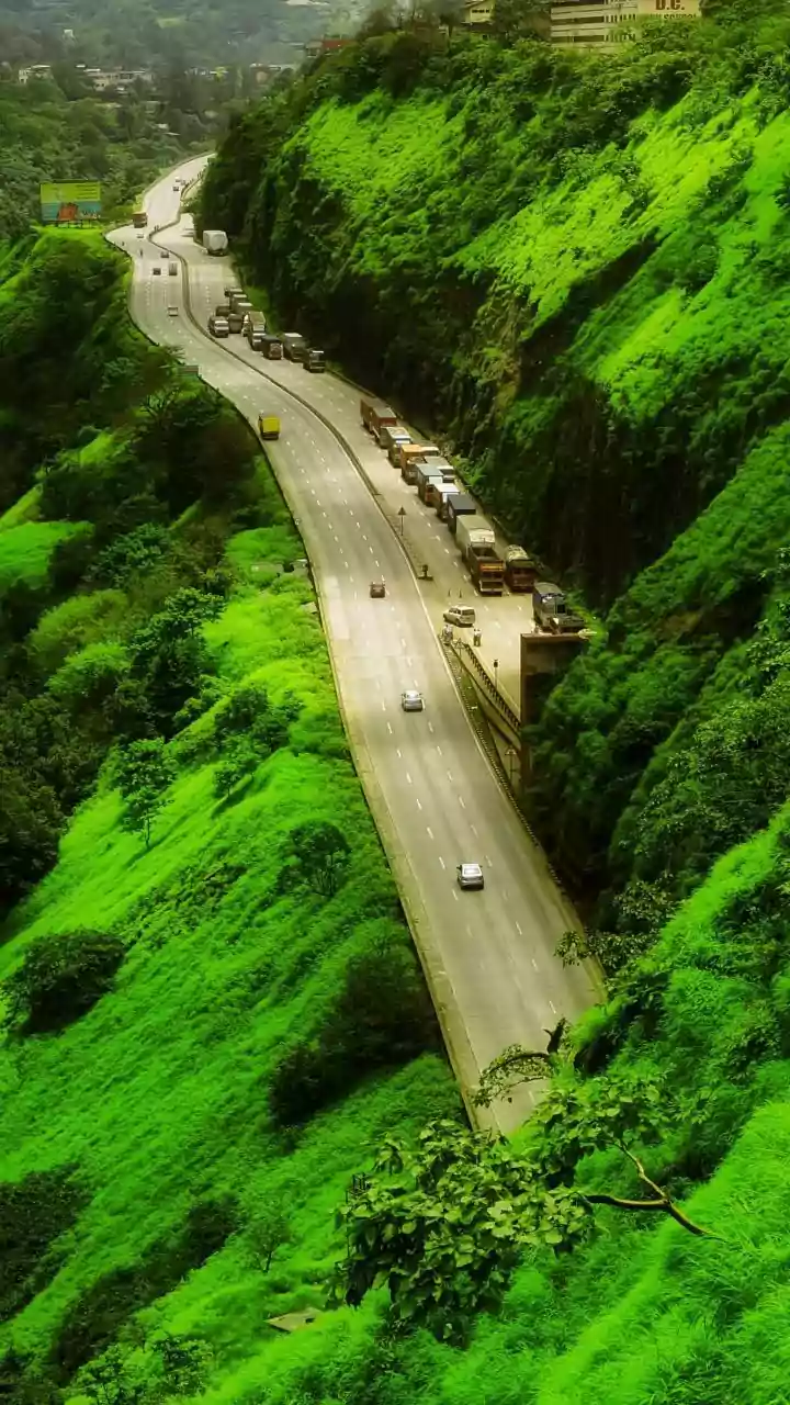 Selfie Ban on Mumbai–Pune Expressway: Why Stopping for Photos Could Cost You Big