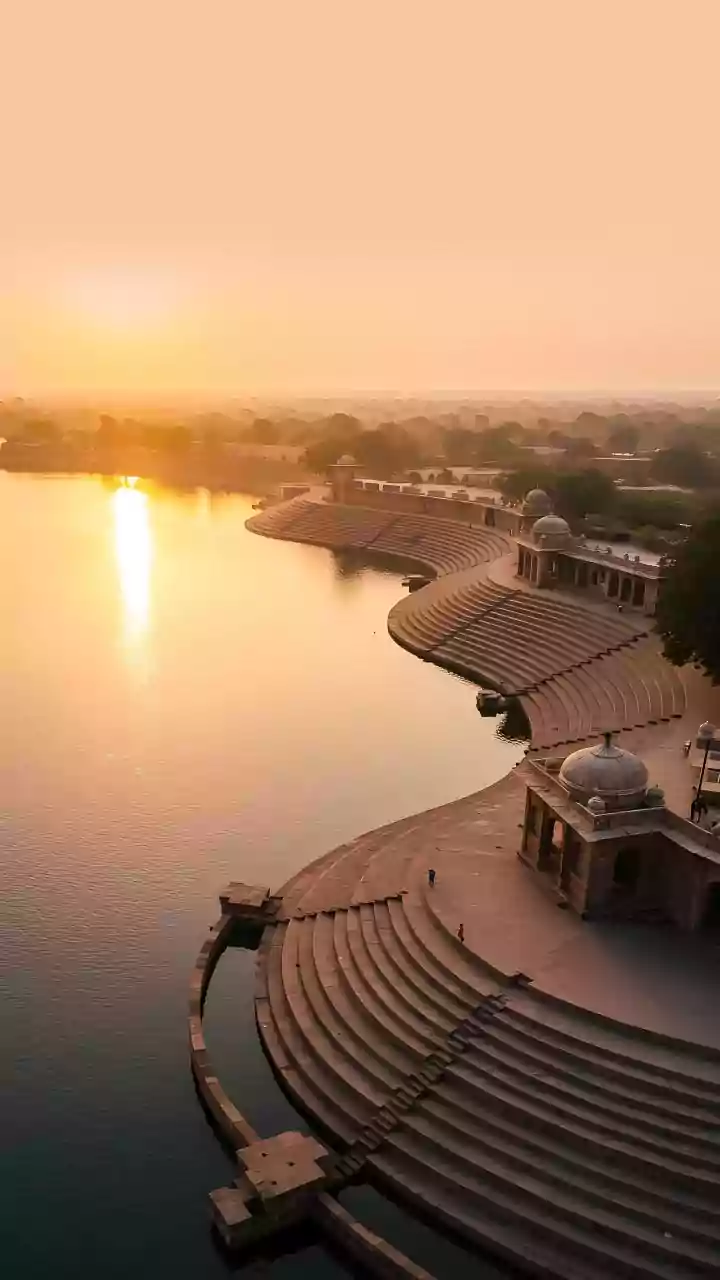Madhya Pradesh Viral Video: IAS Officer Slaps Young Man Twice For Allegedly Urinating At Narmada Ghat In Narsinghpur