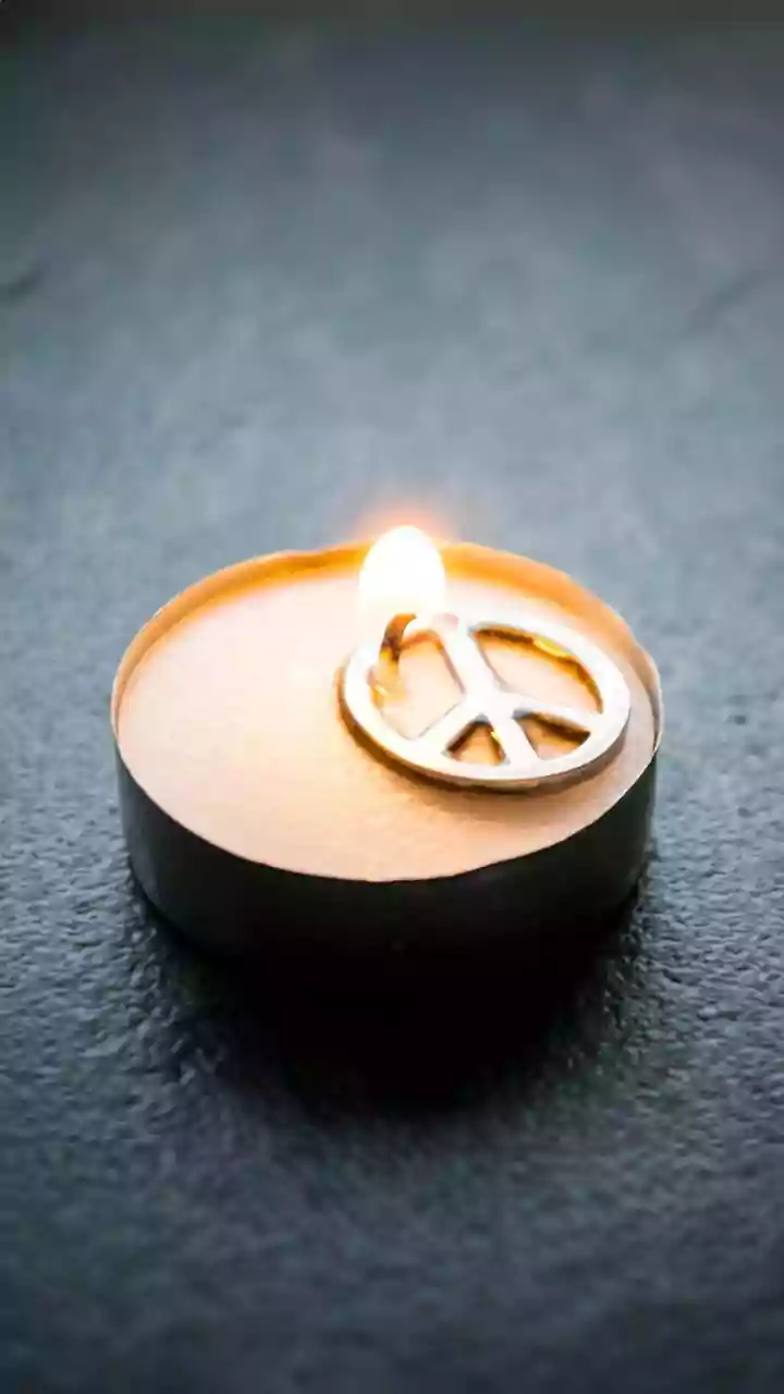 Beginner Candle-Making Shows Why Wick Placement Matters For Even Burning