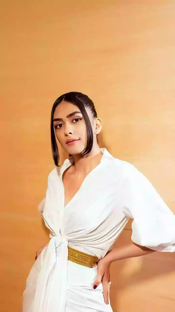 Mrunal Thakur's Chic Denim Ensemble: Summer Style Inspiration Under ₹12,000