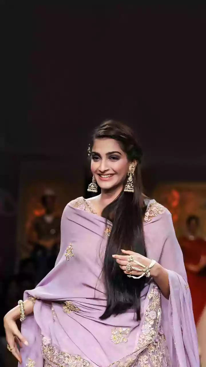 How Easy Hairstyles Enhance Traditional Outfits Without Demanding High Maintenance
