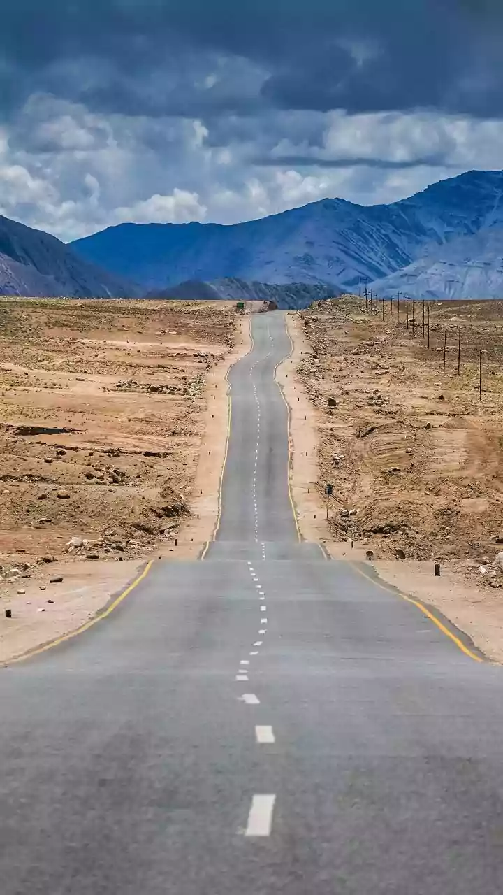 How Drivers Can Stay Safe On Manali-Leh Passes During Unpredictable Late Monsoon Weather