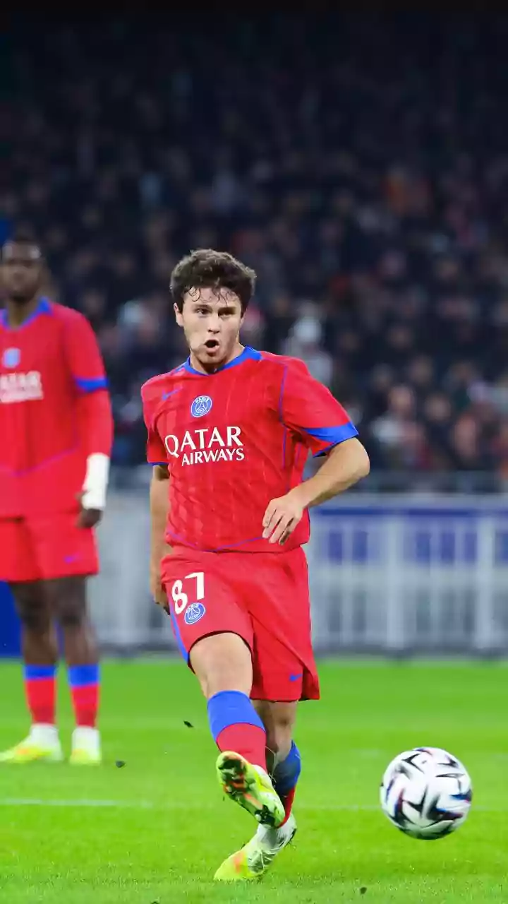 Paris Saint-Germain Secures Dramatic 3-2 Victory Over Lyon With Neves' Last-Minute Goal