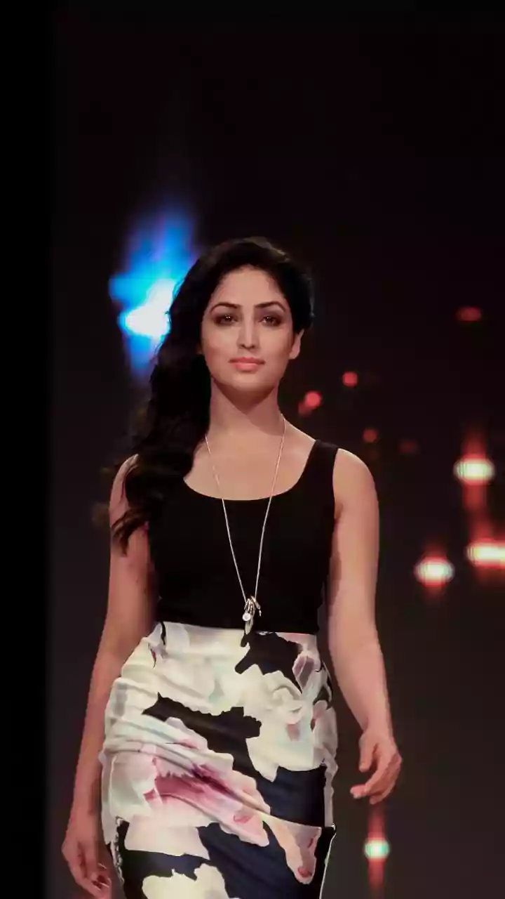 HAQ: Emraan Hashmi and Yami Gautam's film continues to ignite conversations post its Netflix release; Farah Khan, Kiara Advani laud the courtroom d...