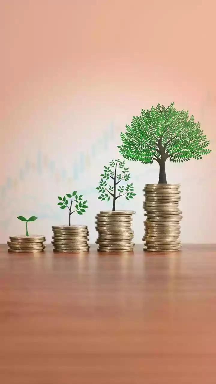 Gold Prices Extend Gains For Third Consecutive Session, Rising ₹520 To ₹1,21,133 Per 10 Grams Amid US Federal Reserve Rate Cut Expectations