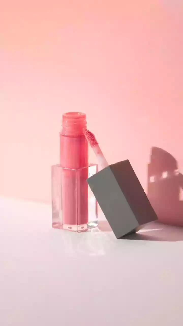 The Biggest Difference Between Lip Oil And Lip Gloss