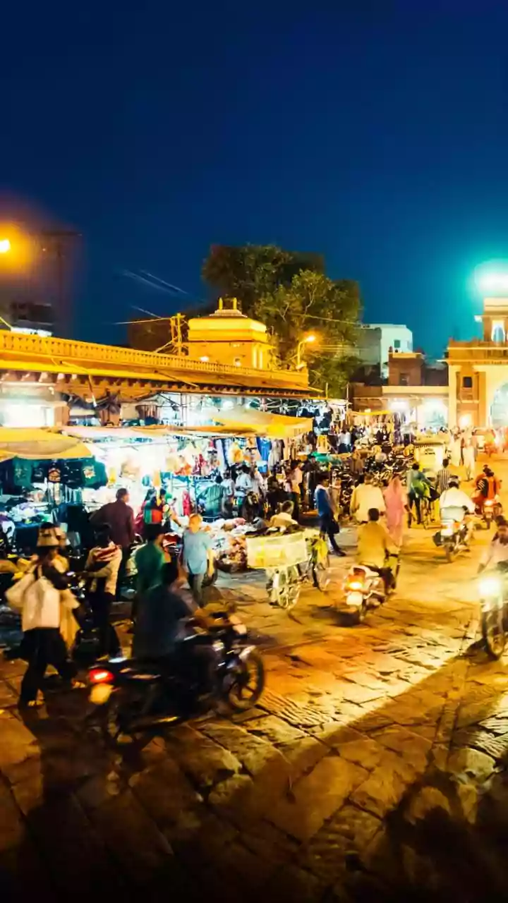 Monsoon Markets Come Alive As Fresh Bhutta Season Reaches Its Peak
