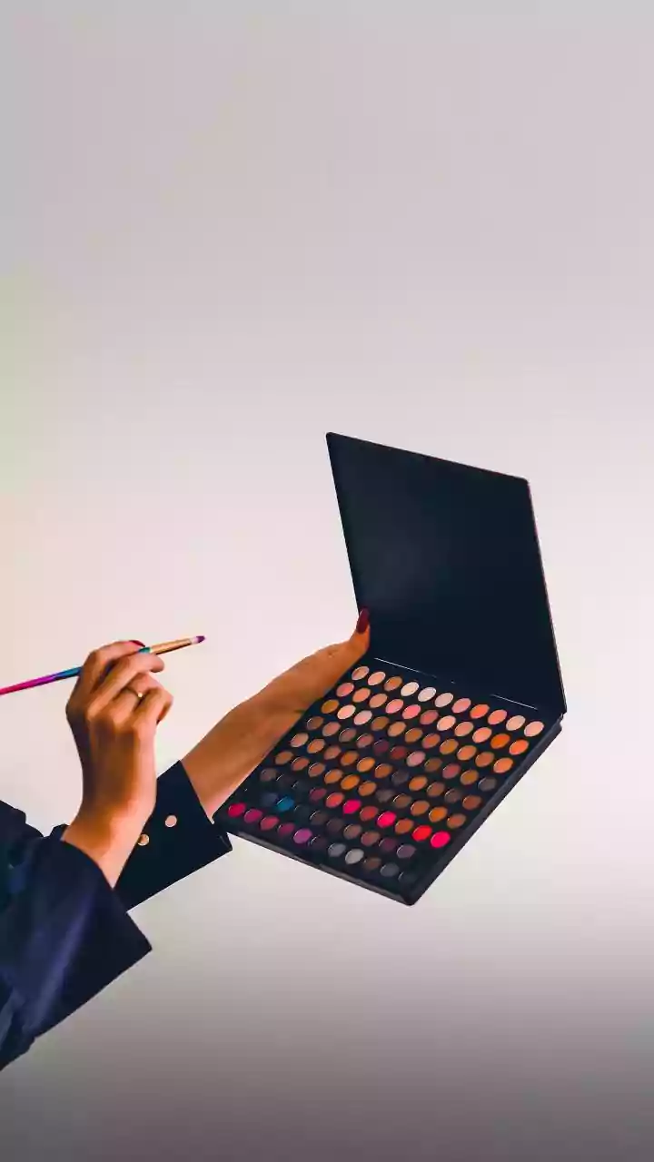 Colourful Eyeliners Become The Ultimate Beauty Flex