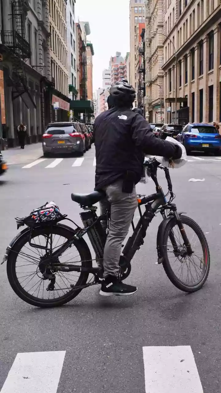 Com multa de R$ 130, CET inicia fiscalização de bicicletas e patinetes elétricos em SP