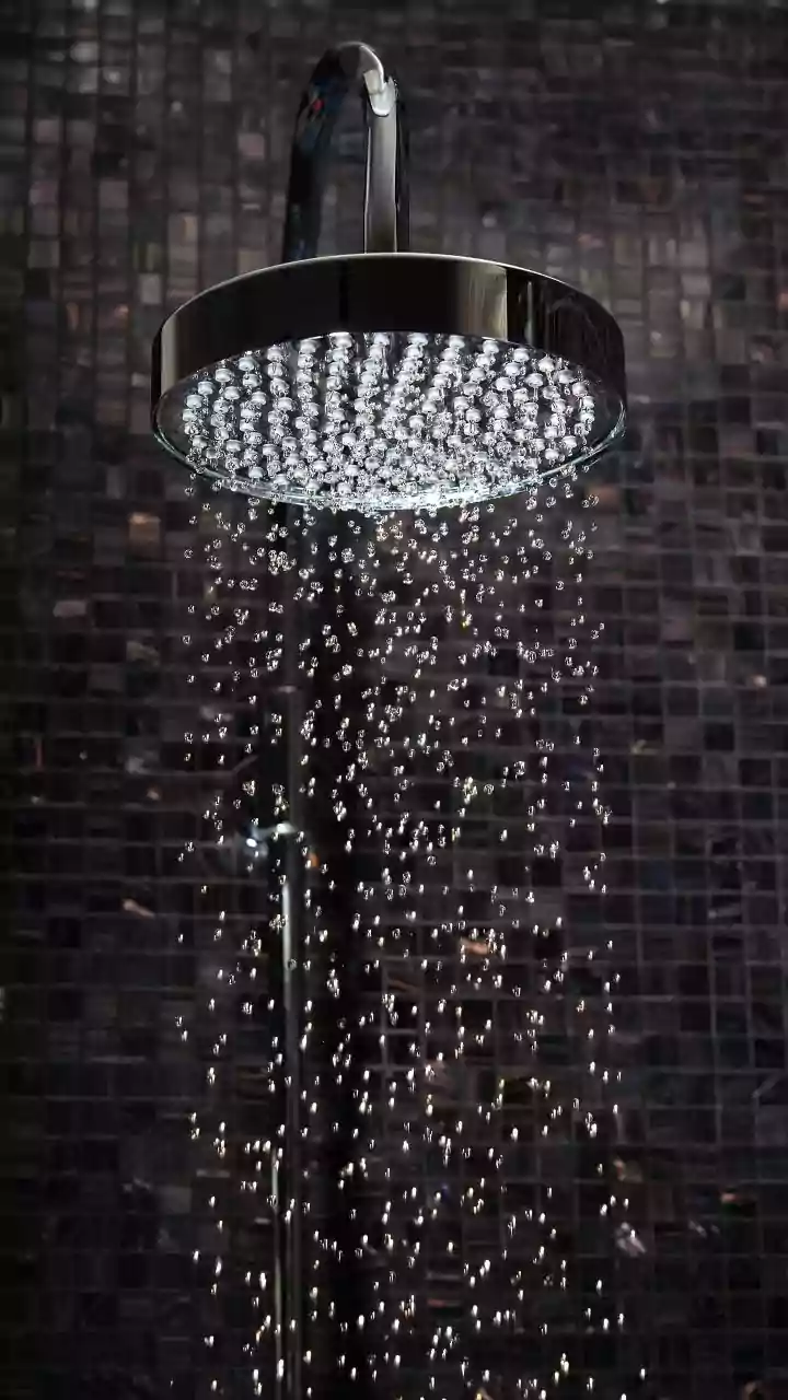 Dark Showering: Unlocking Stress Relief & Better Sleep