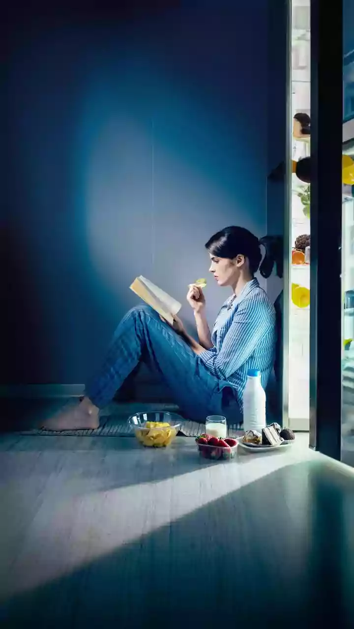 A Consistent Eating Window Can Limit Unplanned Late-Night Snacking