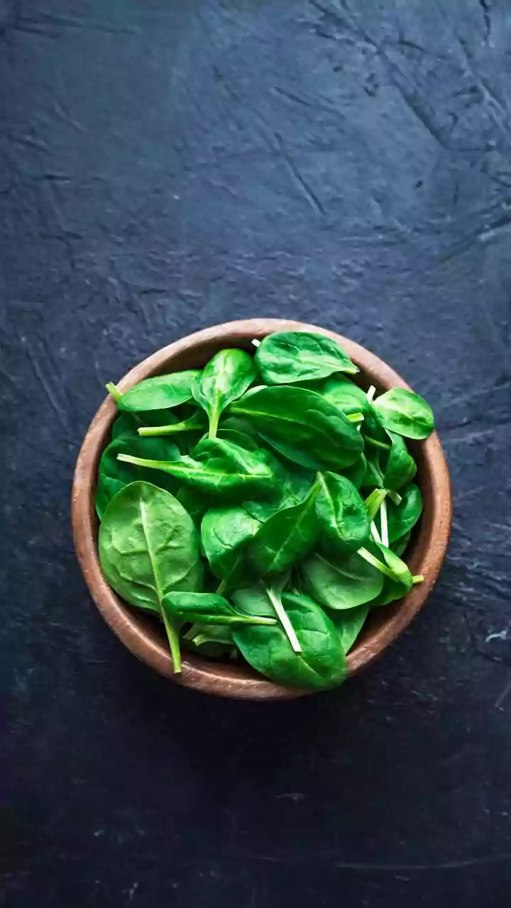 Qual a melhor maneira de cozinhar o espinafre para preservar seus nutrientes?