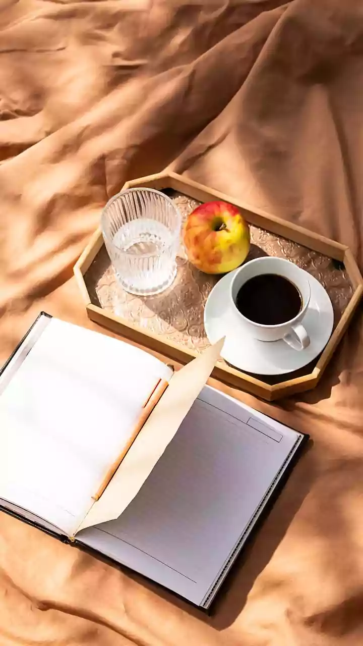 Late alarms, warm drinks – January morning behaviour explained