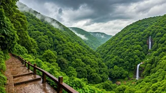 Hill Culture Meets Monsoon Views In Saputara