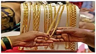 Gold Price Plunges: Buy Now or Wait?