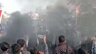 Beldanga Case: মেরেছিল সংবাদ-মাধ্যমকে, সরকারি সম্পত্তি ভাঙচুর থেকে জ্বালানো হয়েছিল আগুন, বেলডাঙার ঘটনায় সেই অভিযুক্তদের সশরীরে পেশ করা গেল না কোর্ট...