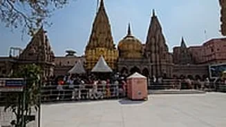 Kashi Vishwanath Temple Suspends Sparsh And Protocol Darshan Till January 3 Amid New Year Devotee Rush