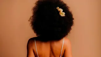 Style Guide: 1970s Hairstyles: Volume Around The Crown