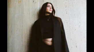 Sonam Kapoor Flaunts Fully-Grown Baby Bump, And All We Can Say Is… Touchwood