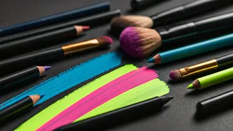 Why Everyone's Wearing Colourful Liners Now