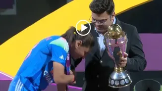 WATCH: Harmanpreet Kaur touches ICC Chairman Jay Shah’s feet before receiving ICC Women’s CWC trophy